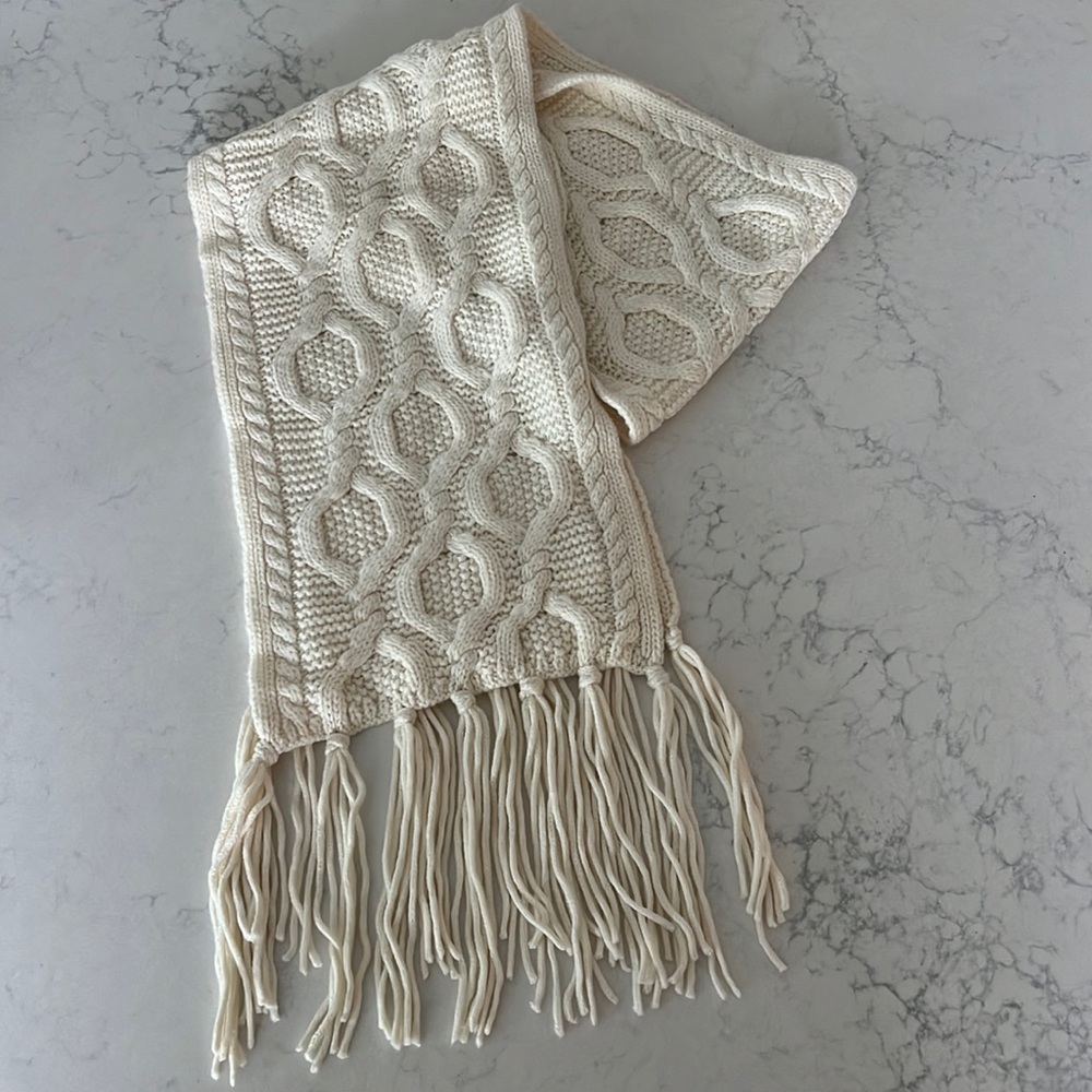 Banana Republic ivory scarf. NWT.